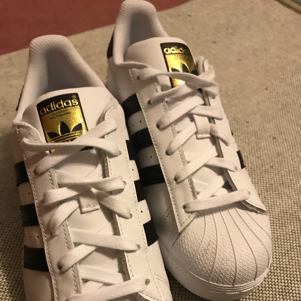 Adidas Sneakers